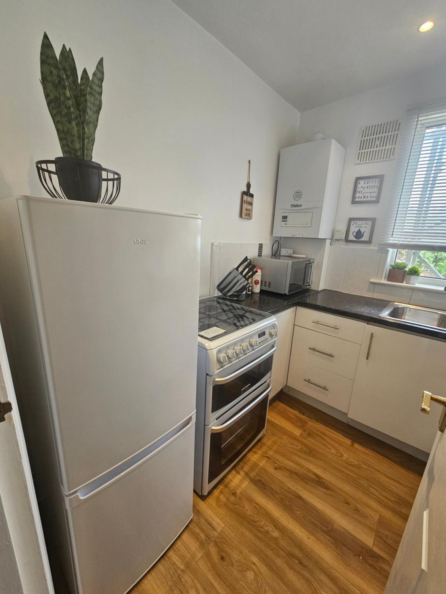 St Albans City Stays - Near Luton Airport - St Albans Abbey & City Train Station - Close To London- Harry Potter World - The Odyssey Cinema - Abbey Cathedral- Contractors I Business I Leisure- Sleeps Upto 6 People ภายนอก รูปภาพ