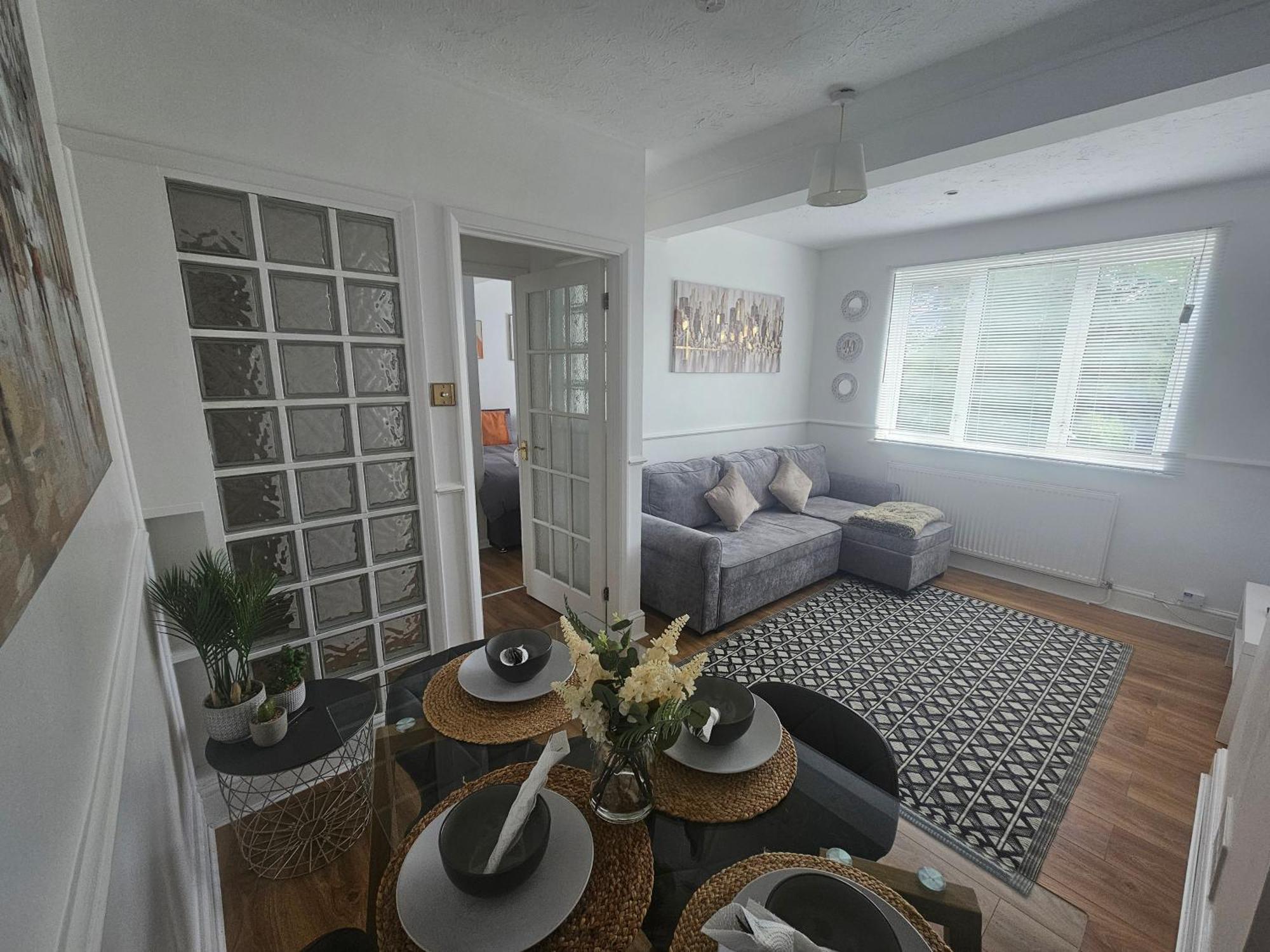 St Albans City Stays - Near Luton Airport - St Albans Abbey & City Train Station - Close To London- Harry Potter World - The Odyssey Cinema - Abbey Cathedral- Contractors I Business I Leisure- Sleeps Upto 6 People ภายนอก รูปภาพ