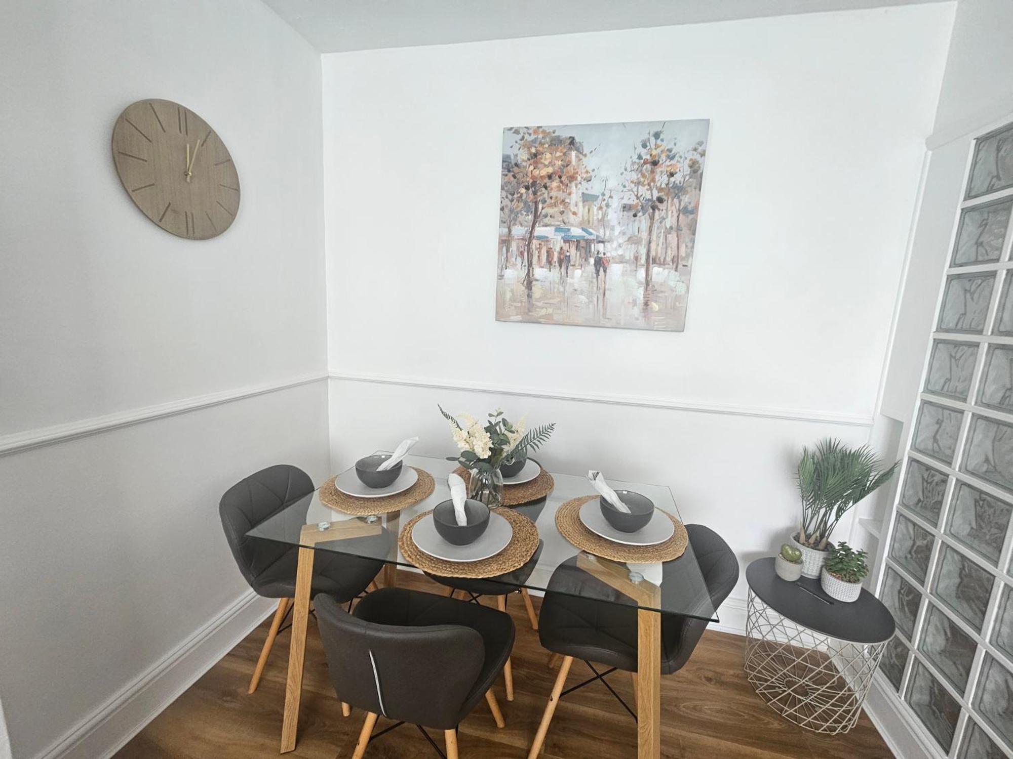 St Albans City Stays - Near Luton Airport - St Albans Abbey & City Train Station - Close To London- Harry Potter World - The Odyssey Cinema - Abbey Cathedral- Contractors I Business I Leisure- Sleeps Upto 6 People ภายนอก รูปภาพ
