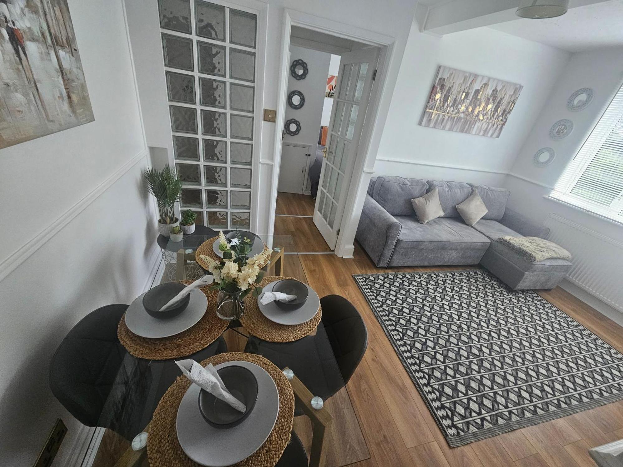 St Albans City Stays - Near Luton Airport - St Albans Abbey & City Train Station - Close To London- Harry Potter World - The Odyssey Cinema - Abbey Cathedral- Contractors I Business I Leisure- Sleeps Upto 6 People ภายนอก รูปภาพ